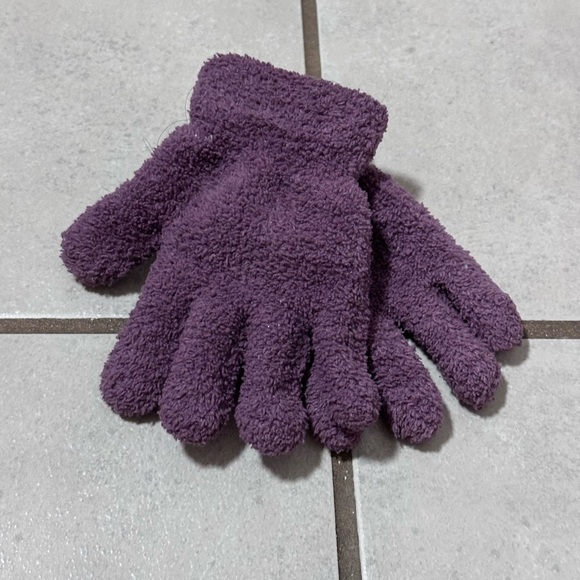 Kids Purple Winter Fleece Gloves. - Picture 4 of 4